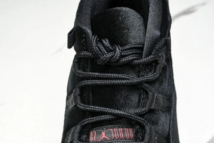 Hyperoad Air Velvet” “Bred 11 Jordan 0709